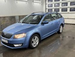 Blå Begagnad 2015 Skoda Octavia Ambition Kombi | 59 000 kr (Bra pris)