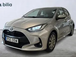 Silver Begagnad 2022 Toyota Yaris Hybrid Style Halvkombi | 234 900 kr (Marknadspris)