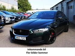 Mörkgrön (grön) Begagnad 2017 Jaguar XE S Sedan | 259 900 kr (Lite dyr)