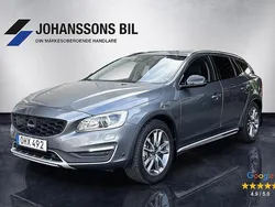 Grå Begagnad 2018 Volvo V60 CC Standard Kombi | 239 900 kr (Marknadspris)