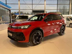 Röd Begagnad 2024 VW Tiguan R-line SUV | 509 900 kr