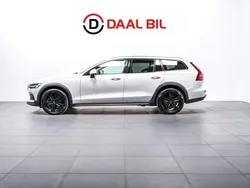 Vit Begagnad 2021 Volvo V60 CC Kombi | 279 700 kr (Bra pris)