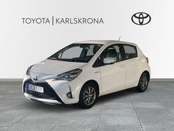Vit Begagnad 2019 Toyota Yaris Hybrid Active Halvkombi | 169 000 kr (Marknadspris)
