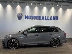 Grå Ny 2025 VW Golf VIII R-line Kombi | 379 900 kr (Marknadspris)
