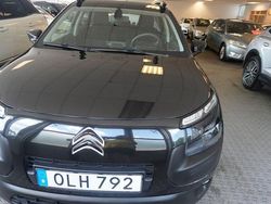 Svart Begagnad 2016 Citroën C4 Cactus PureTech Halvkombi | 68 000 kr (Marknadspris)