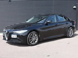 Svart Begagnad 2019 Alfa Romeo Giulia Tech Edition Sedan | 239 900 kr