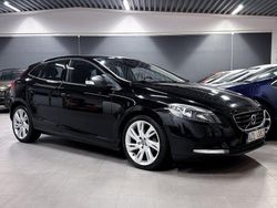 Svart Begagnad 2013 Volvo V40 Kinetic Halvkombi | 74 900 kr (Dyr)