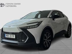 Vit Begagnad 2024 Toyota C-HR Style SUV | 339 900 kr (Marknadspris)