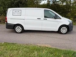 Vit Begagnad 2024 Mercedes Vito Minibuss | 399 000 kr (Lite dyr)