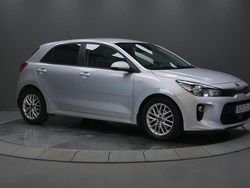 Grå Begagnad 2019 Kia Rio Halvkombi | 169 000 kr (Marknadspris)