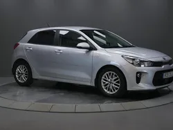 Grå Begagnad 2019 Kia Rio Halvkombi | 169 000 kr (Marknadspris)