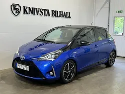 Blå Begagnad 2017 Toyota Yaris Hybrid Halvkombi | 147 900 kr (Marknadspris)