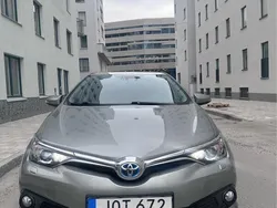 Grå Begagnad 2017 Toyota Auris Hybrid Comfort Halvkombi | 159 000 kr (Marknadspris)