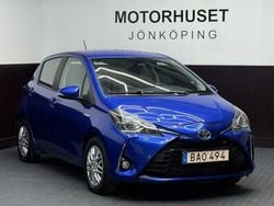 Blå Begagnad 2017 Toyota Yaris Hybrid Active Halvkombi | 104 800 kr (Marknadspris)