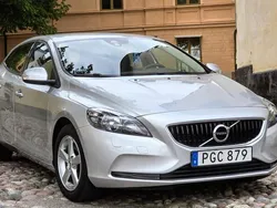 Silver Begagnad 2017 Volvo V40 Kinetic Kombi | 159 000 kr (Marknadspris)