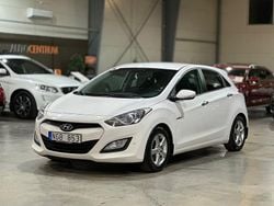 Vit (creamy white) Begagnad 2014 Hyundai i30 Halvkombi | 49 900 kr (Marknadspris)