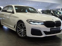 Vit Begagnad 2022 BMW 520 M Sport Sedan | 384 900 kr (Bra pris)