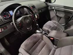 Svart Begagnad 2013 VW Touran GT Minibuss | 115 000 kr (Lite dyr)