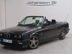 Svart Begagnad 1989 BMW 325 Cabriolet Cab | 139 900 kr