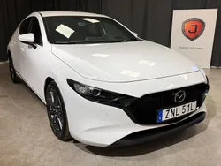 Vit Begagnad 2020 Mazda 3 Sky Halvkombi | 199 900 kr (Marknadspris)
