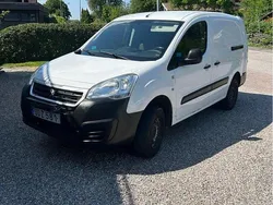 Vit Begagnad 2016 Peugeot Partner Minibuss | 85 000 kr (Marknadspris)