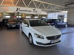 Vit Begagnad 2016 Volvo V60 Momentum Kombi | 169 700 kr (Marknadspris)