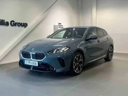 Grå Begagnad 2025 BMW 120 Halvkombi | 389 000 kr