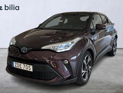 Lila Begagnad 2022 Toyota C-HR+ Edition SUV | 269 900 kr (Marknadspris)
