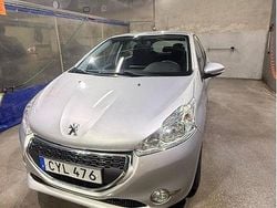 Grå Begagnad 2014 Peugeot 208 Halvkombi | 85 000 kr (Marknadspris)