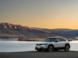 Vit (artic vit) Ny 2024 Mazda MX30 Exclusive-Line SUV | 349 900 kr
