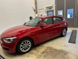 Röd Begagnad 2012 BMW 118 Urban Line Halvkombi | 84 900 kr (Marknadspris)