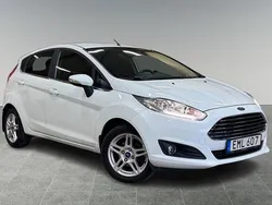 Vit Begagnad 2015 Ford Fiesta Titanium Halvkombi | 94 900 kr (Marknadspris)
