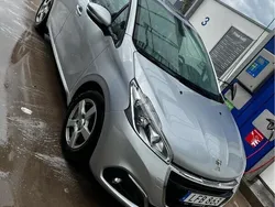 Grå Begagnad 2015 Peugeot 208 Halvkombi | 50 000 kr (Marknadspris)