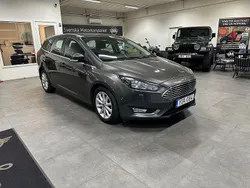 Grå Begagnad 2017 Ford Focus Titanium Kombi | 94 900 kr (Superpris)