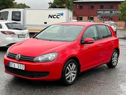 Röd Begagnad 2010 VW Golf VI Halvkombi | 59 900 kr (Marknadspris)