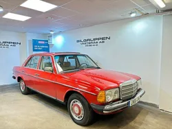 Röd Begagnad 1982 Mercedes 200 Sedan | 64 900 kr