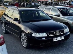 Svart Begagnad 2000 Audi A4 Kombi | 10 000 kr