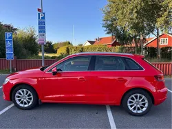 Röd Begagnad 2016 Audi A3 Sportback Halvkombi | 115 999 kr (Marknadspris)