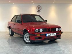 Vit Begagnad 1989 BMW 318 Sedan | 59 900 kr