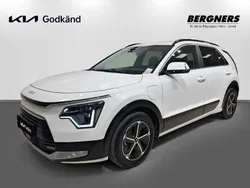 Vit (clear white) Begagnad 2024 Kia Niro Advance SUV | 399 900 kr (Marknadspris)