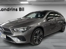 Mörkgrå Ny 2024 Mercedes CLA250e Shooting Brake Advanced Plus Kombi | 399 900 kr (Superpris)