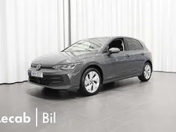 Grå (dolphin grey metallic) Begagnad 2024 VW Golf VIII Life Kombi | 299 500 kr (Bra pris)