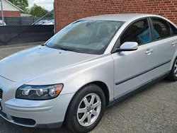 Ljusgrå Begagnad 2005 Volvo S40 Sedan | 54 900 kr (Dyr)
