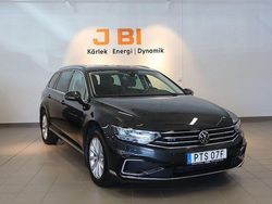 Mörkgrå Begagnad 2022 VW Passat GTE Kombi | 349 900 kr (Marknadspris)