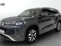 Grå (dolphin grey metallic) Ny 2025 VW Tayron Life SUV | 579 900 kr (Lite dyr)