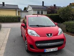 Röd Begagnad 2010 Peugeot 107 Halvkombi | 29 000 kr (Marknadspris)