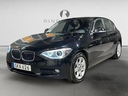 Svart Begagnad 2014 BMW 118 Halvkombi | 124 900 kr (Marknadspris)