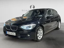 Svart Begagnad 2014 BMW 118 Halvkombi | 124 900 kr (Marknadspris)