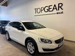 Vit Begagnad 2016 Volvo V60 CC Kombi | 169 900 kr (Marknadspris)