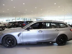 Grå Begagnad 2024 BMW M3 Competition Edition Kombi | 1 029 000 kr (Bra pris)